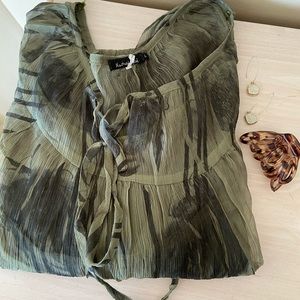 Flowy green top